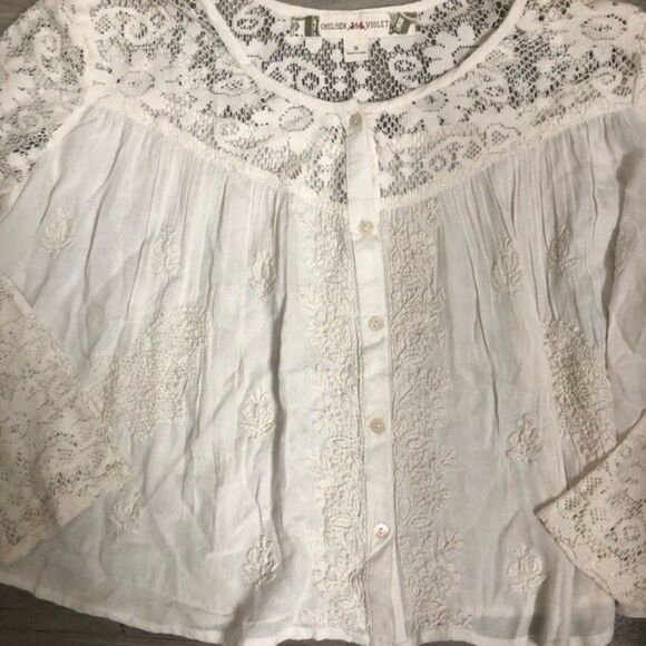 * Chelsea & Violet Lace Crop Top - Picture 2 of 3